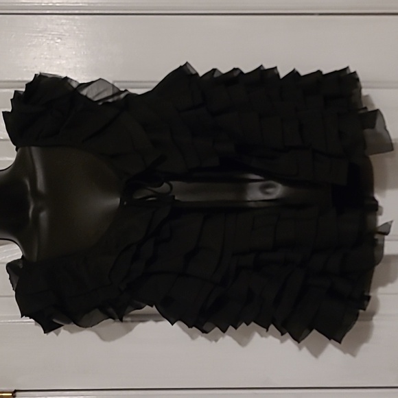 FOREVER Black Ruffle Pattern Vest - Picture 2 of 6